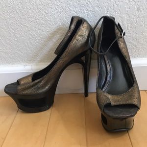 Jessica Simpson. Heels, size 7.5 (US).